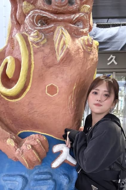 “グラビアン”な声優・井口裕香が久米島を満喫！顔ハメパネルでも変わらない可愛さ