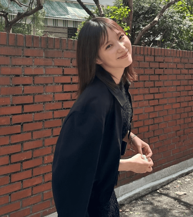 人気女優が韓国でのオフショット公開「いつまで経っても可愛い」「笑顔が素敵すぎる」