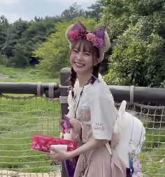 市川美織、ディズニーシーで“もりもり食べる姿”にファン歓喜！ハロウィンフードも堪能！！