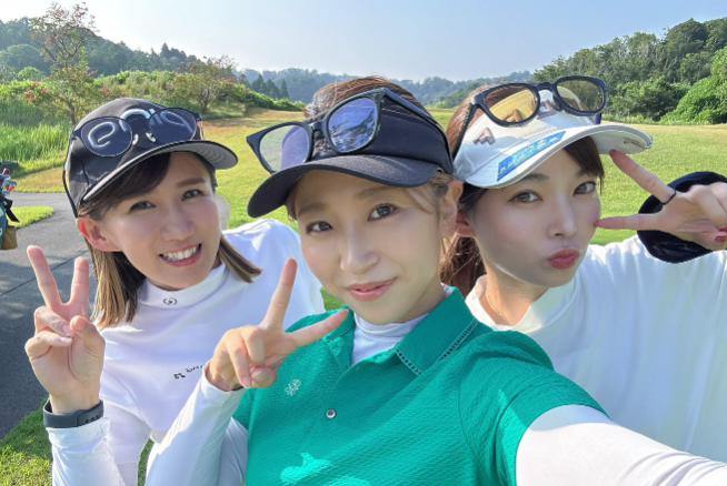 ゴルフ女子が集結！爽やかショットに「可愛すぎる」と話題