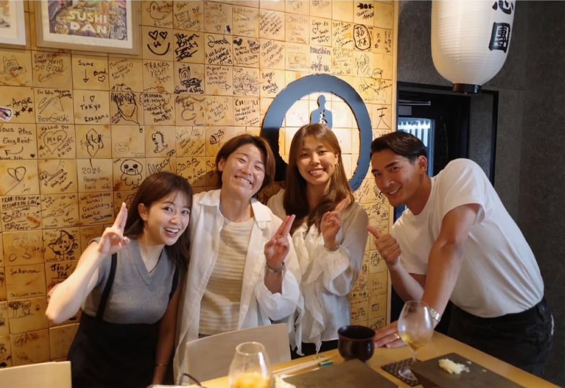 仲間＆槙野さんと幸せご飯！谷川萌々子の微笑みショット