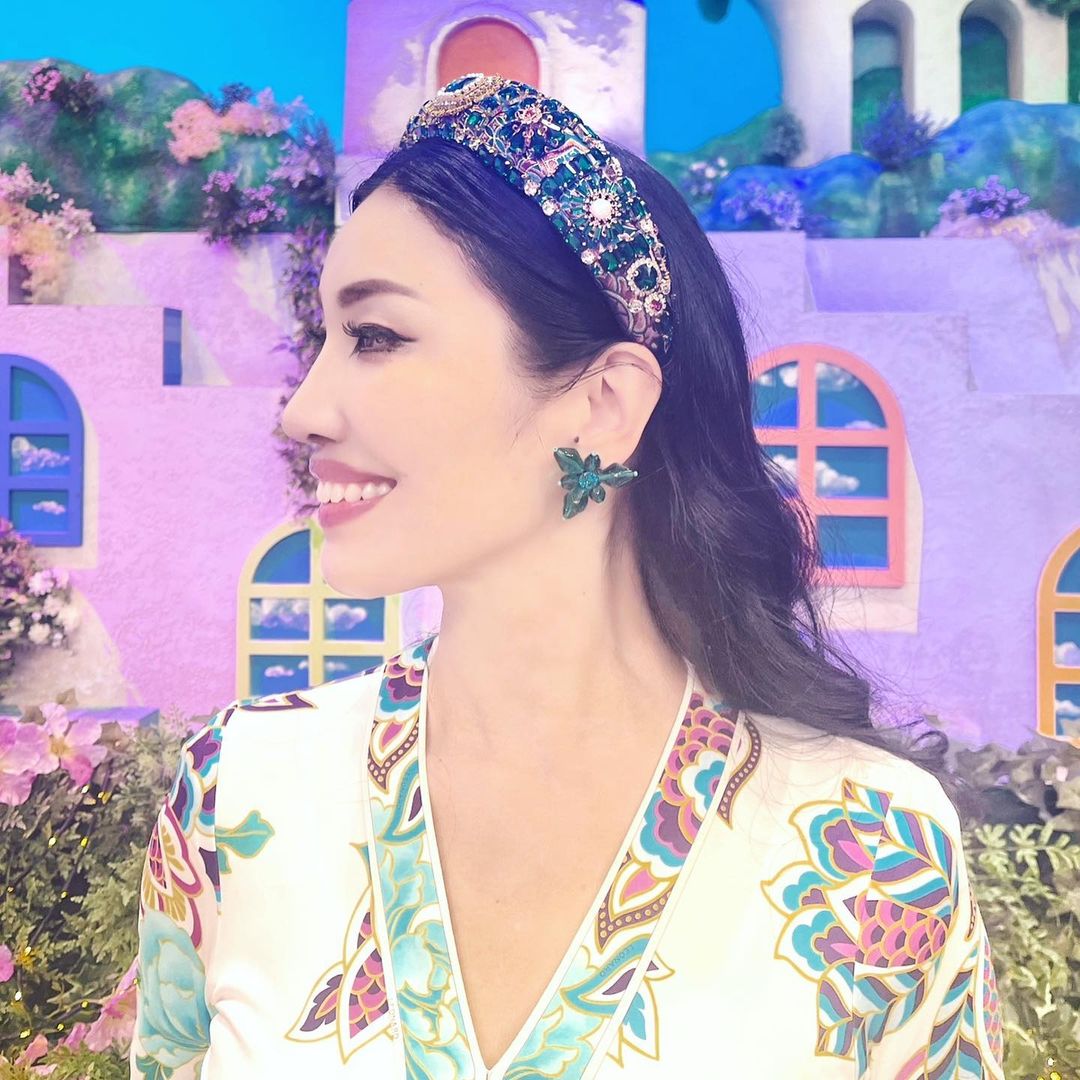 アンミカが「完全に女神様😍😍」なコーデを披露🗽✨「エレガントですね～💖」