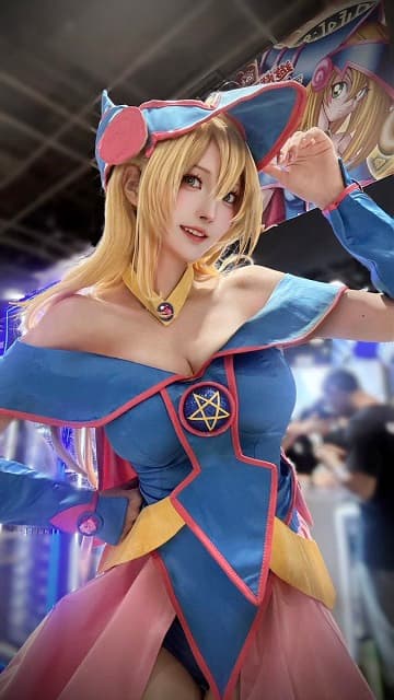 人気コスプレイヤーのしょこらが『遊戯王』の人気キャラコスを披露！可愛すぎるとファン大興奮