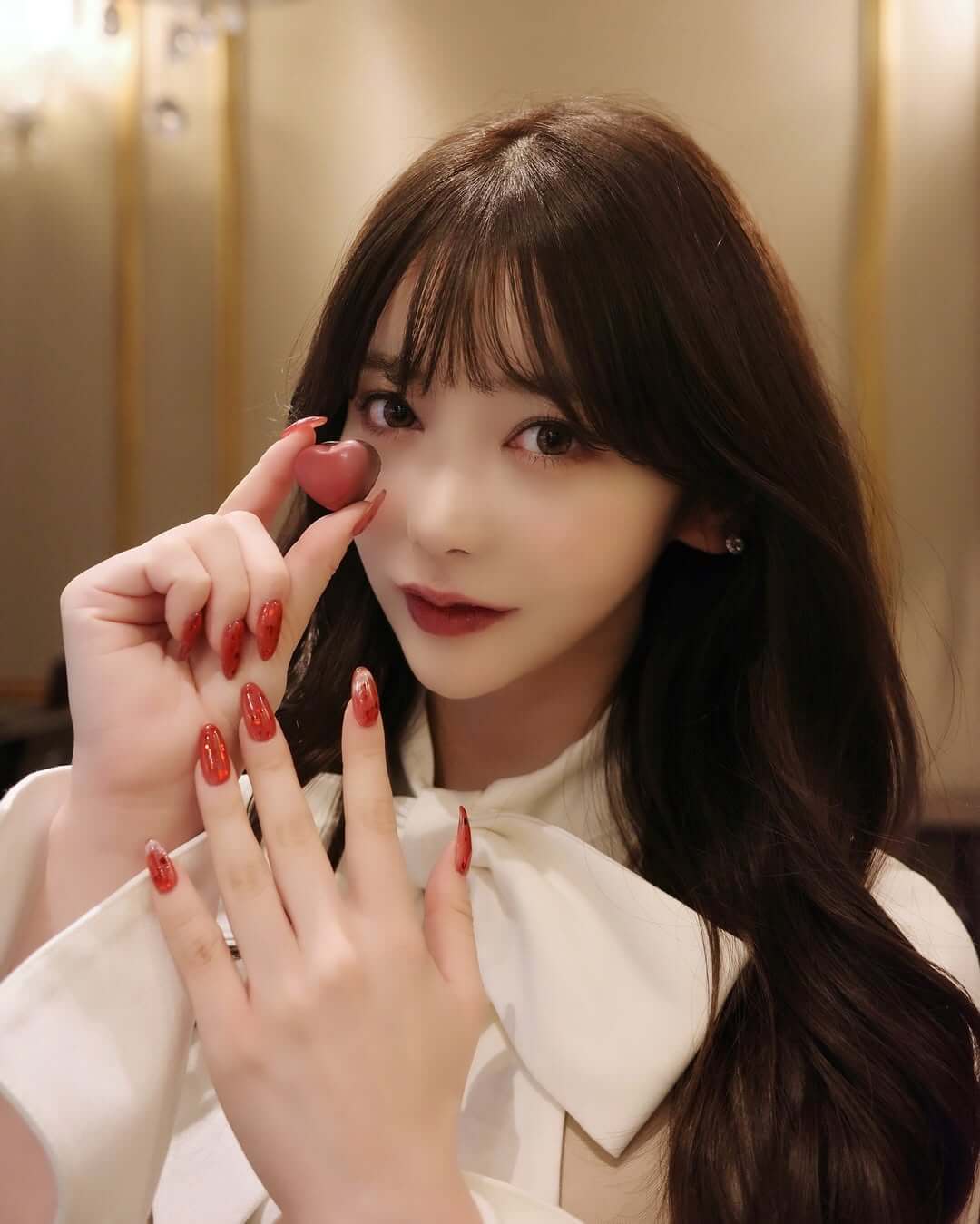 Rちゃんがバレンタインにぴったりの可愛いネイルを公開！