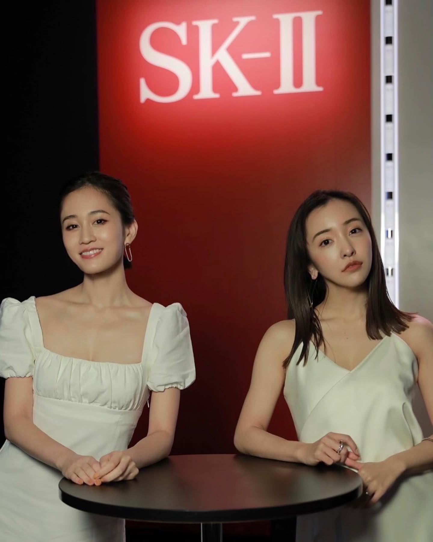 「あつともは永遠😭」板野友美＆前田敦子“ツヤ肌”2Sが話題🌟