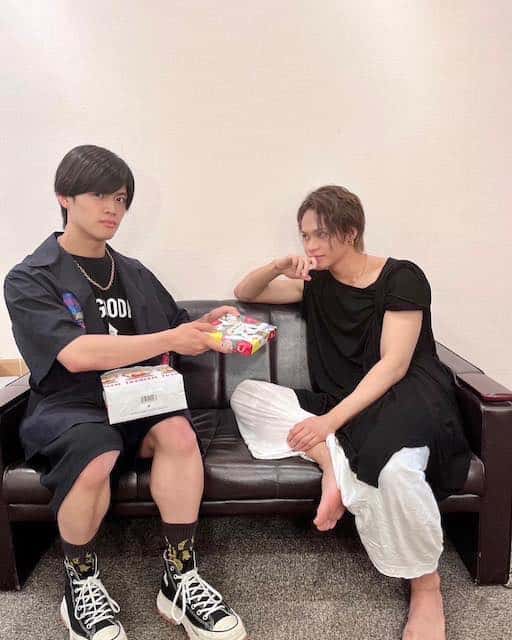 「今日の俺は機嫌が悪い」上田竜也の舞台に弟が観劇に👀