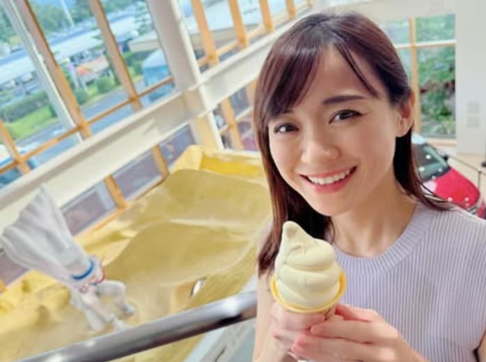 テレビ東京アナウンサー・繁田美貴がアイスと撮られた素敵なショットにファンの心癒される！