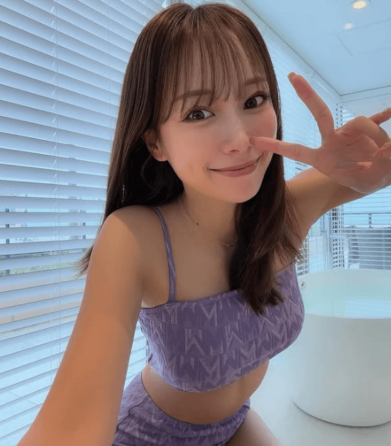 「バスルームで見た夢」あの人気タレント、微笑みの”メリハリ・ボディ”を公開しファン悶絶！「めちゃくちゃ可愛い過ぎ」