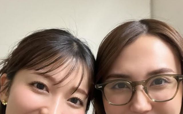美人過ぎて思わず見とれちゃう！山本里菜が同期と仲良くパシャリ