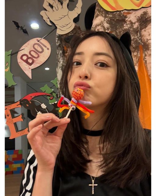 「私だけ、気合いが入ってなくて」佐々木希はハロウィンコスに反省も「可愛すぎる」の声！