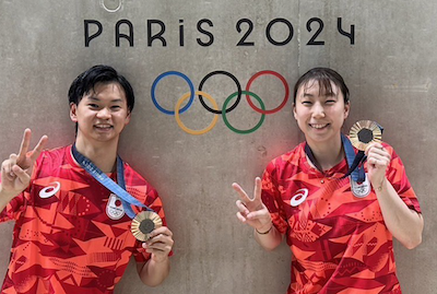“ワタガシ”ペアが笑顔で2ショット、渡辺勇大が銅メダル獲得を報告