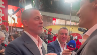 まさかの“ペアルック”！？ジョージ・ラッセル、NYで話題さらう姿にファン騒然