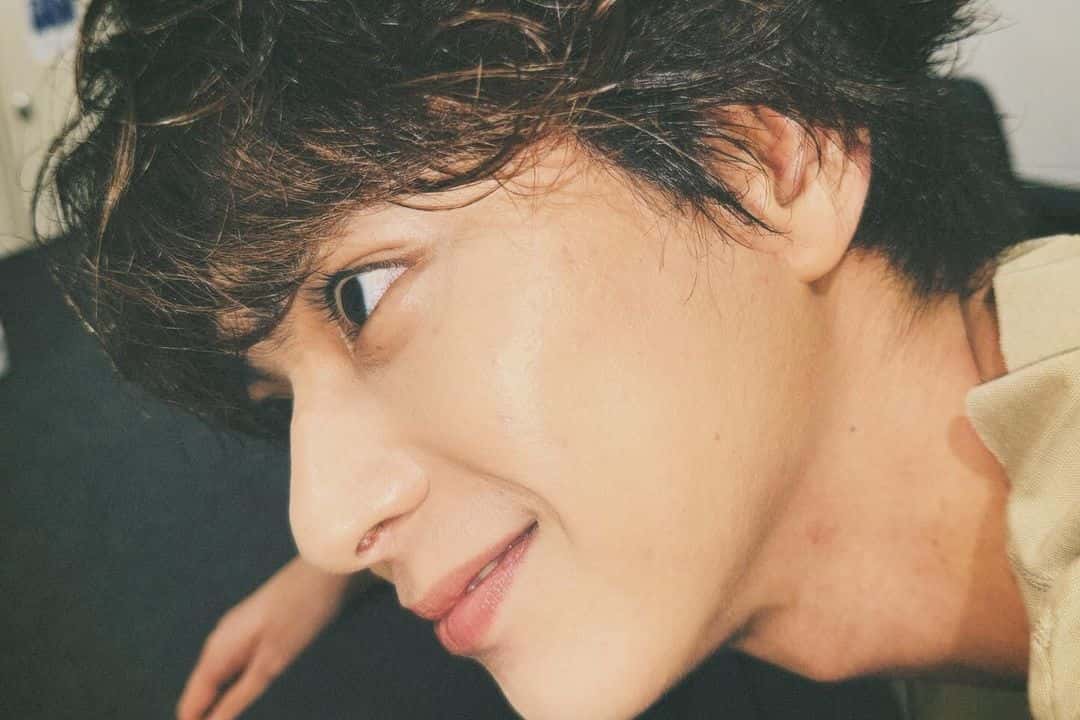 菊池風磨が秘蔵写真公開「顔面国宝サランヘヨ」