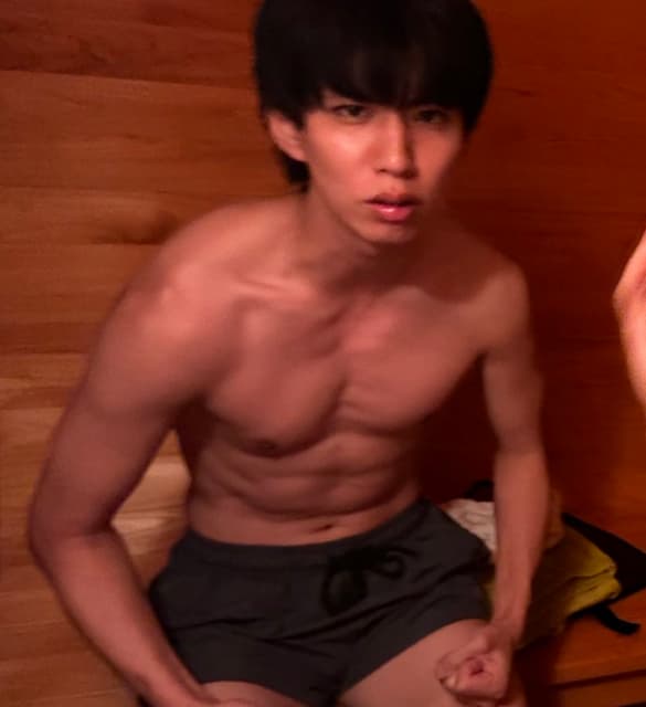 「いいからだ！」「もやしじゃない」ジム通い否定のはじめしゃちょー、筋肉披露でファン驚愕！