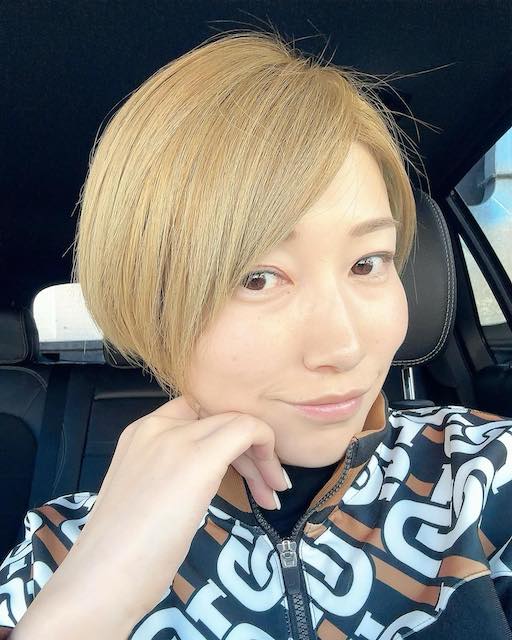 狩野舞子が大胆イメチェン👀 金髪ショート姿が話題に💕