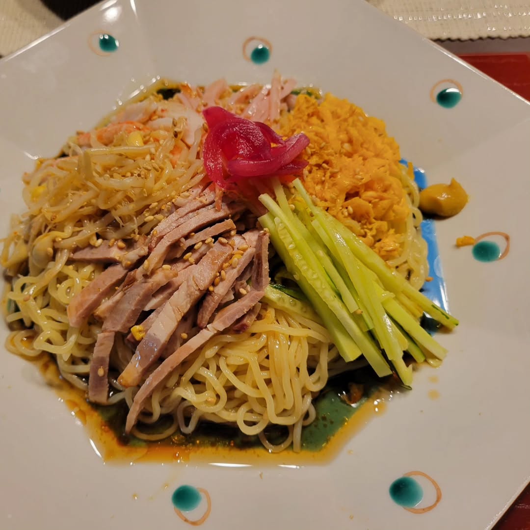 女優・音無美紀子、冷やし中華をはじめ見ていると空腹感を誘う美味しそうな写真集を公開！