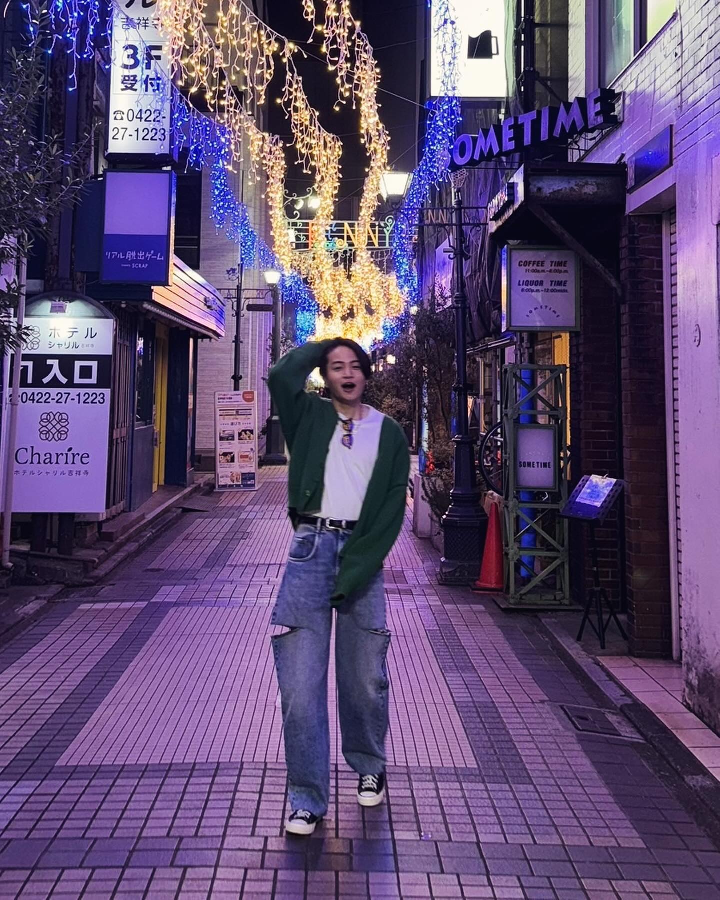 菊池風磨おしゃれすぎる最新ショットを公開、その辺にいそうなのにどこにもいない菊池風磨！？💜