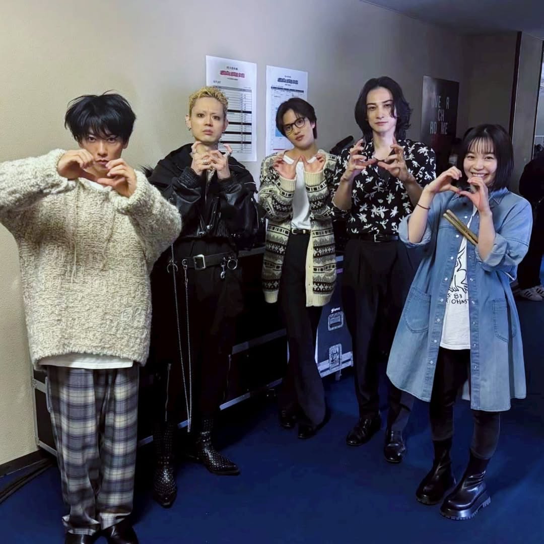 町田啓太が話題作“グラスハート”の思い出を大量公開！ファン歓喜し、いいね殺到！