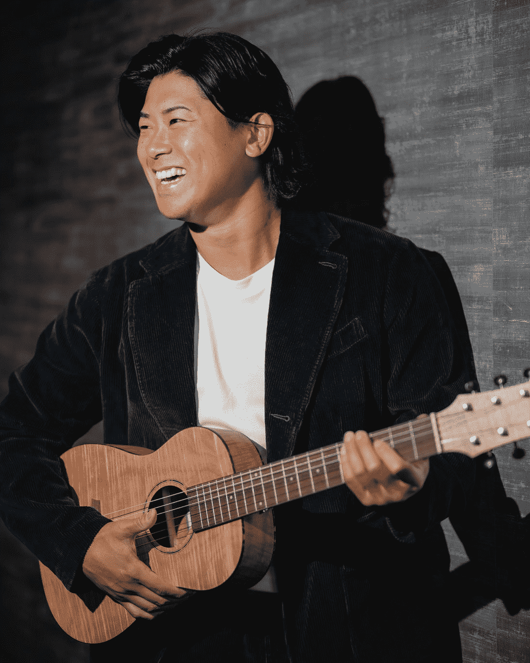 今永昇太、ギター弾き語りに挑戦？「この曲が頭から離れません」笑いのセンスも抜群と大反響