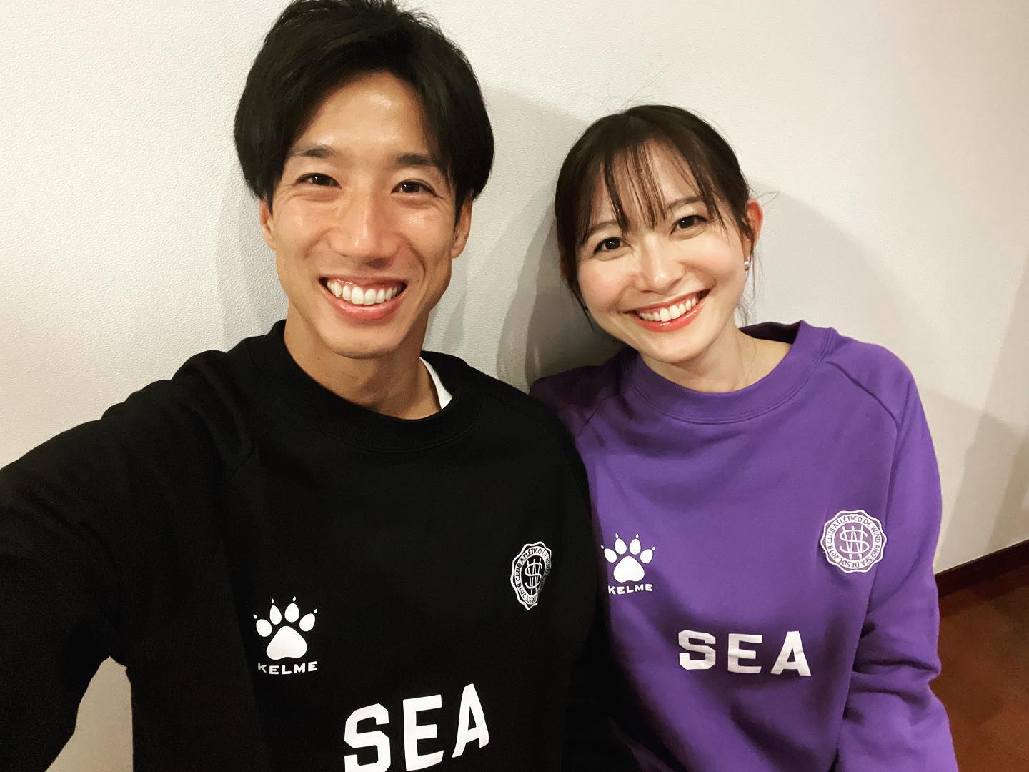 「幸せが溢れてる😄👍」久冨慶子、夫・大津祐樹とのペアルック2Sを披露✨