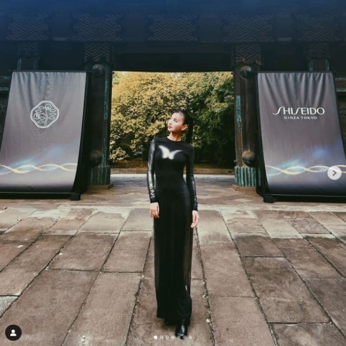 鈴木えみの黒ドレス姿にファンが反応「ドレスがとってもステキ💓」