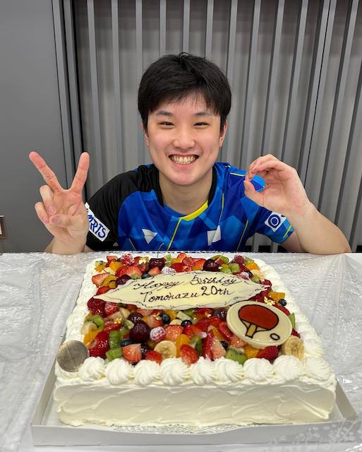 張本智和が20歳の誕生日ショット公開🎂💝両親への感謝の言葉を投稿🗣💭