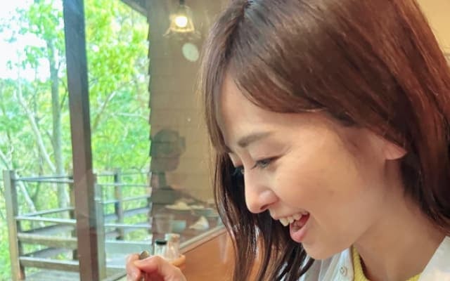 中谷しのぶが満面の笑みでパフェを楽しむ「おいしかったー！」