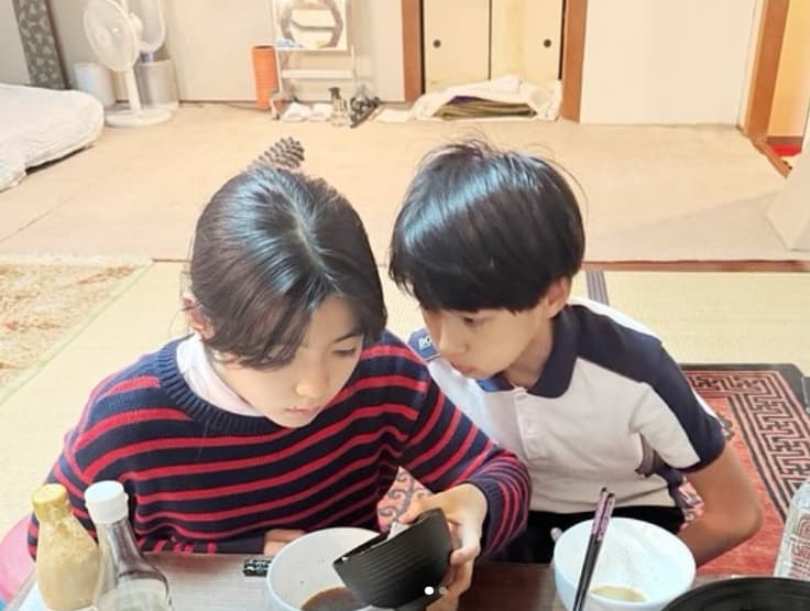 この視線たまらない…市川海老蔵、のぞき見が可愛すぎる件