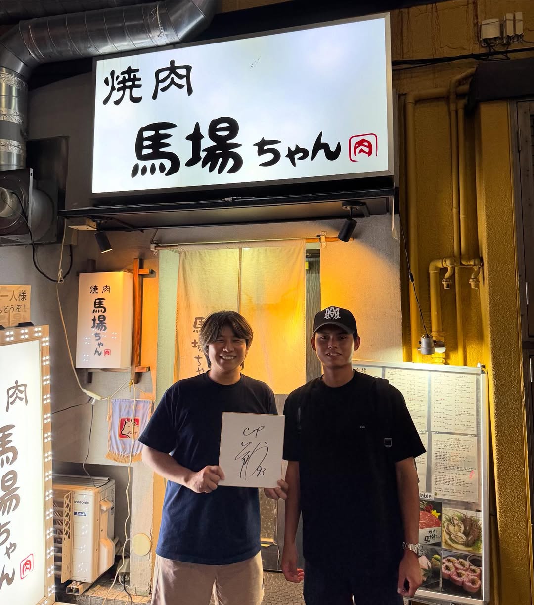 「カープファンじゃない方も応援してあげてください！」イベントMC・上馬場雄介、支配下登録されたばかりのあの選手とツーショット！