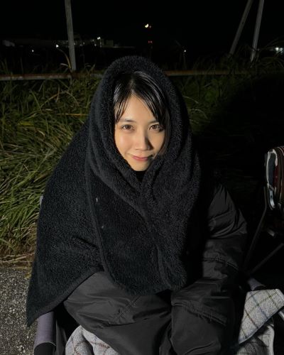 松本穂香 とても寒そうだけどかわいい... 毛布にくるまっている姿を披露👀✨