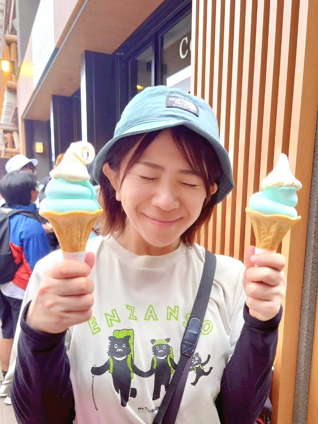 「ビジュアルの可愛さだけじゃなく美味しさも満点でした！」お笑いタレント・服部ひで子、富士山でソフトクリームを満喫