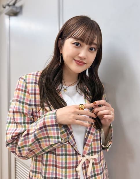菊地亜美　秋色コーデで出演中！今日もテレビと大阪で忙しい1日