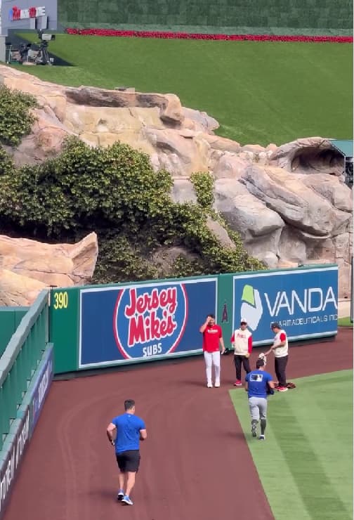 MLBジャーナリスト・山田結軌がアップした、あの2人の投手が挨拶を交わすムービーにファン「良い風景ですね！」「ほっこりする」