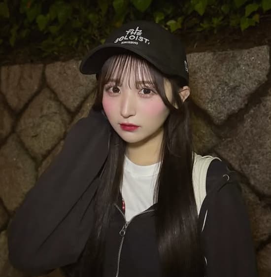 「クールな服装も似合う！」CANDY TUNE・小川奈々子、普段の衣装とは違ったカジュアルガーリーな私服を公開！