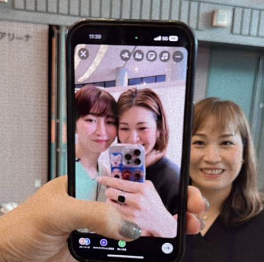 「仲間との”おしゃん”撮影」元全日本バレー・秋本愛がインスタ投稿