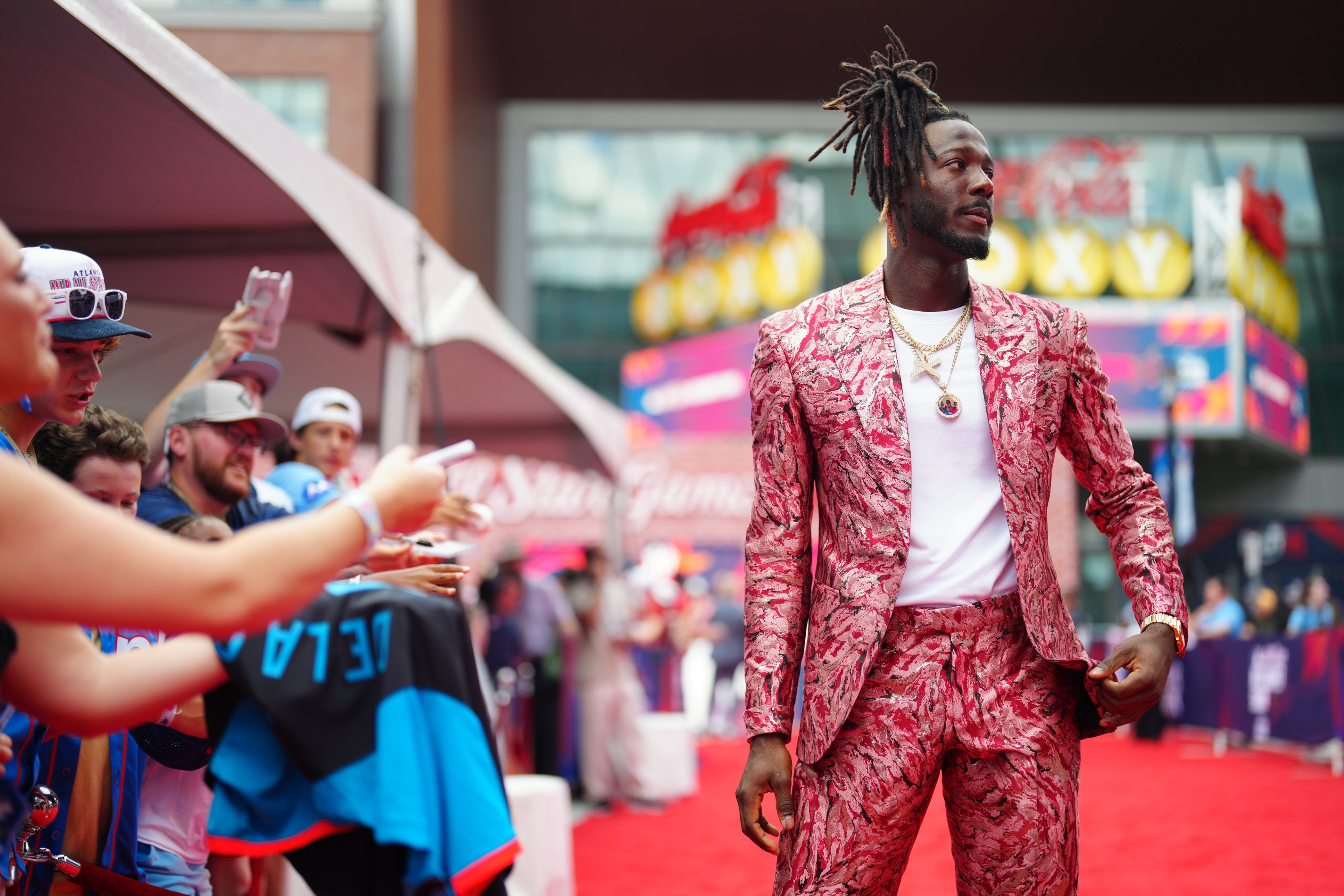 ド派手スーツで主役は俺だ　デラクルーズらMLBスターが集結　大谷翔平夫妻＆山本由伸も