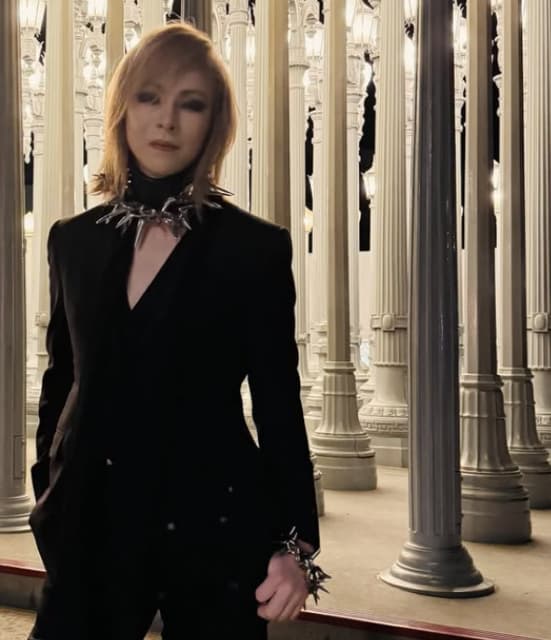 X JAPANのYOSHIKIが術後の経過を報告「今は歩けるようになりました」