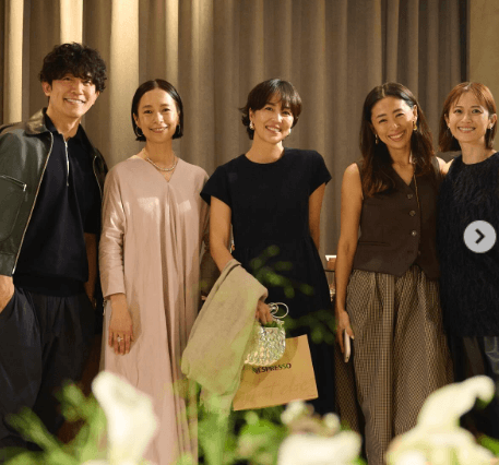 畑野ひろ子、ネスプレッソ「ヴァーチュオ クレアティスタ」お披露目会でラテアートに挑戦！