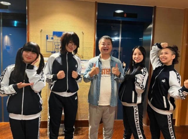 月亭方正が新しい学校のリーダーズとパシャリ「おーリーダーズやん〜」