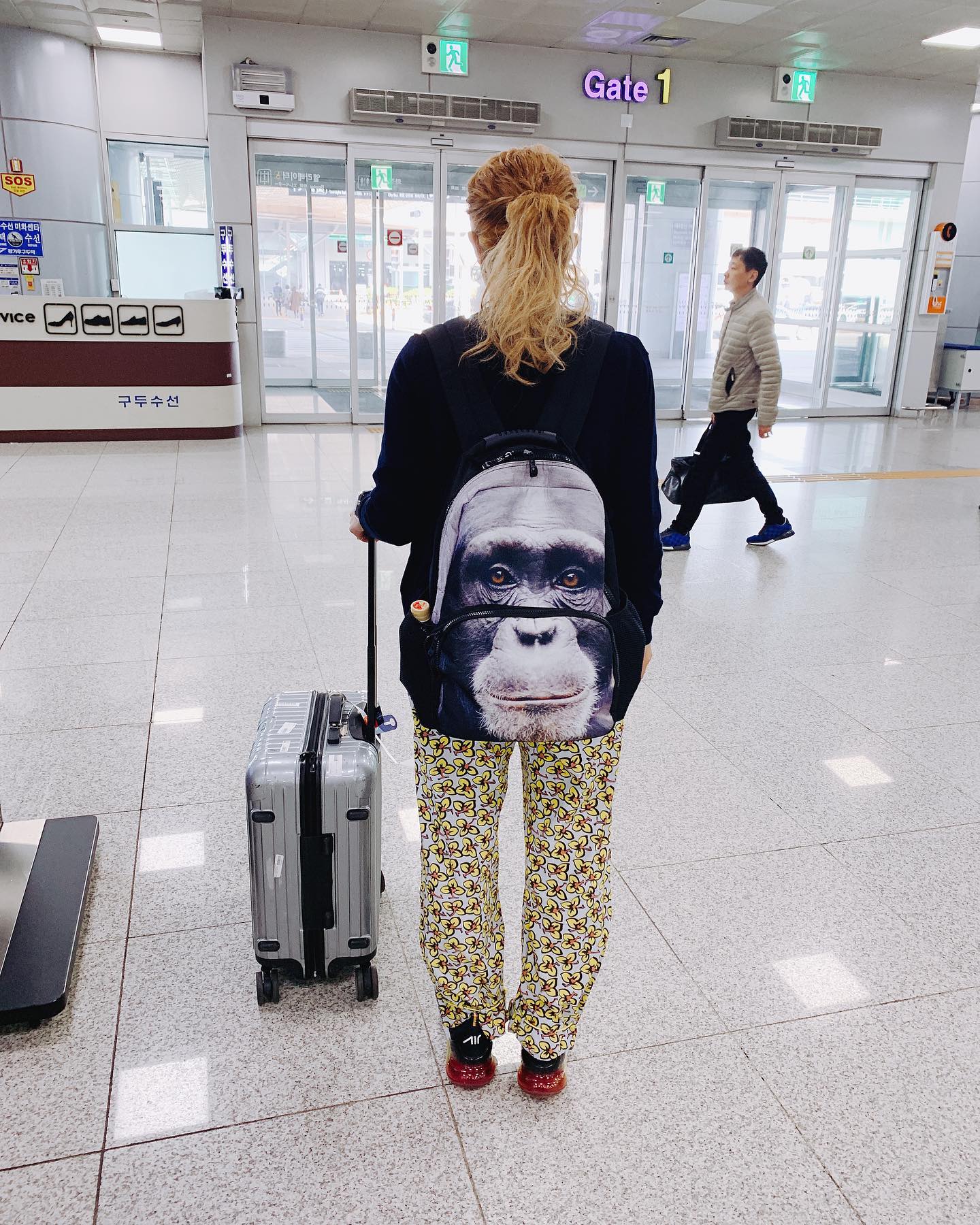 丸山桂里奈さんのリュックのクセが強すぎる❗️「えゴリラのリュック🙄かわいい」