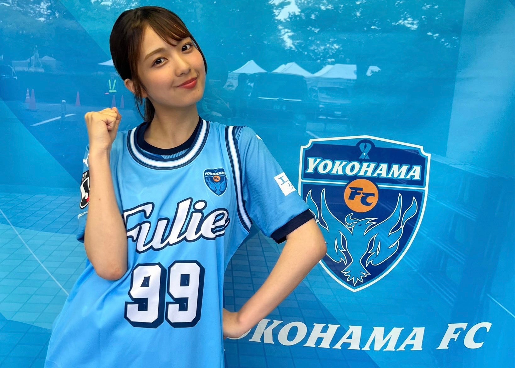 横浜FCスタジアムMCがビキニショット披露！ユニ姿からの一転にファン“ギャップ萌え”