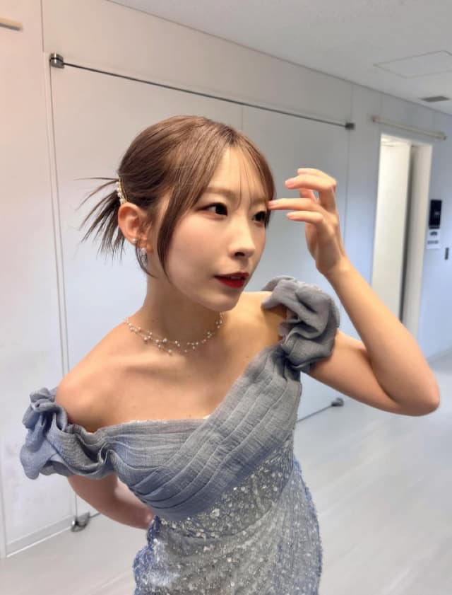 元AKB48・岩佐美咲が綺麗なドレス姿を公開「お綺麗すぎですよ〜」などとファン絶賛