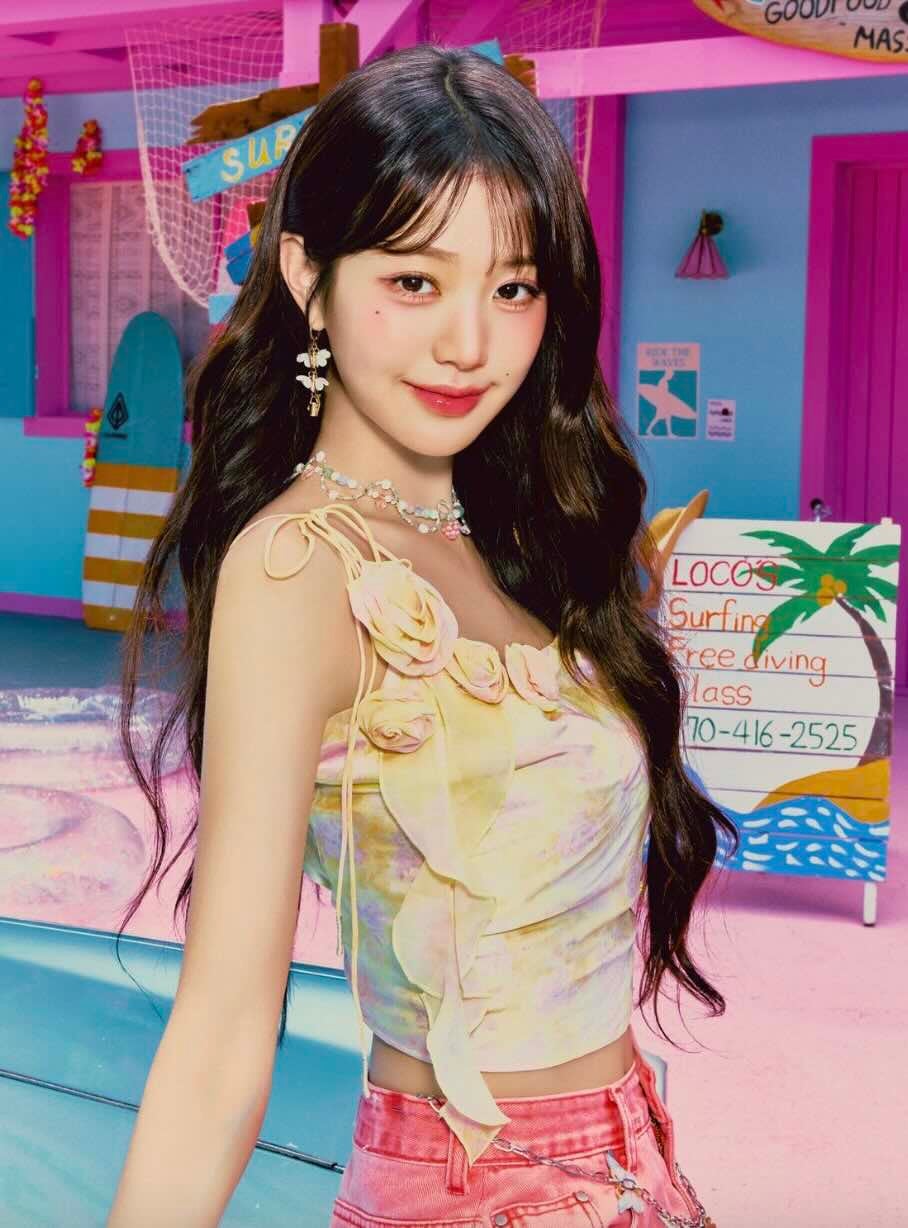 「ほんとににょんさん夏似合う」IVE・ウォニョンの大胆へそ出しコーデに反響続出