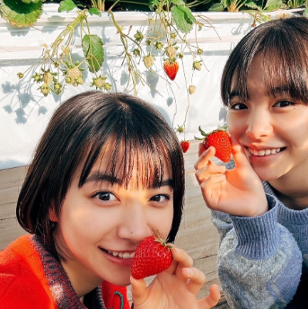 當真あみ、藤﨑ゆみあと久しぶりのいちご狩りを満喫！ファンから歓喜の声！
