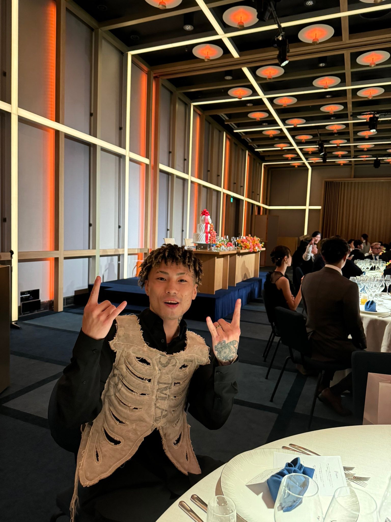 「常識がない」　友人の結婚式に参列した有名RIZIN格闘家の服装に賛否の声続々