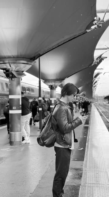 山下智久、「Station in Paris」でのオフショットを公開！