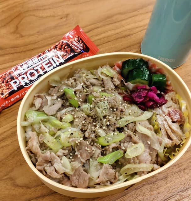 中村仁美、最近の息子の弁当は“丼スタイル”！？