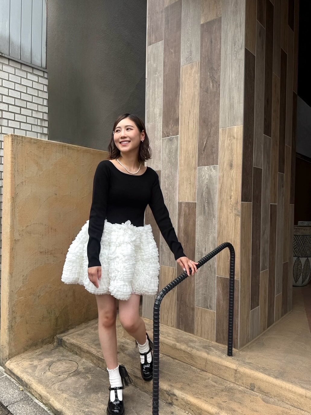 31歳差婚で話題のタレント、ママになってもかわいいミニワンピース姿にファンから反響！