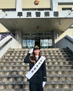 早田ひな  一日署長の制服姿が話題に！