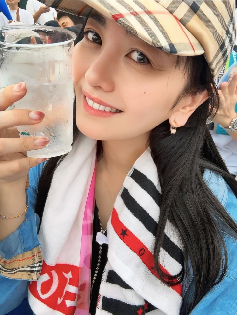 「激アツカード！アルプスで応援してます」あの"元日テレアナ"美魔女グラドル、興奮伝わる甲子園決勝観戦インスタ投稿！